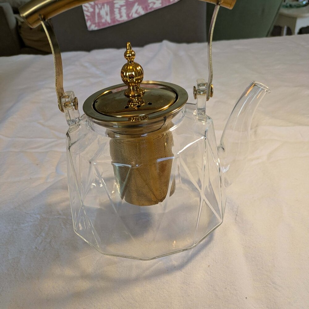 Clear Glass Teapot with Gold Tone Lid & Infuser | Faceted Tea Pot | Elegant Mode - Picture 3 of 4